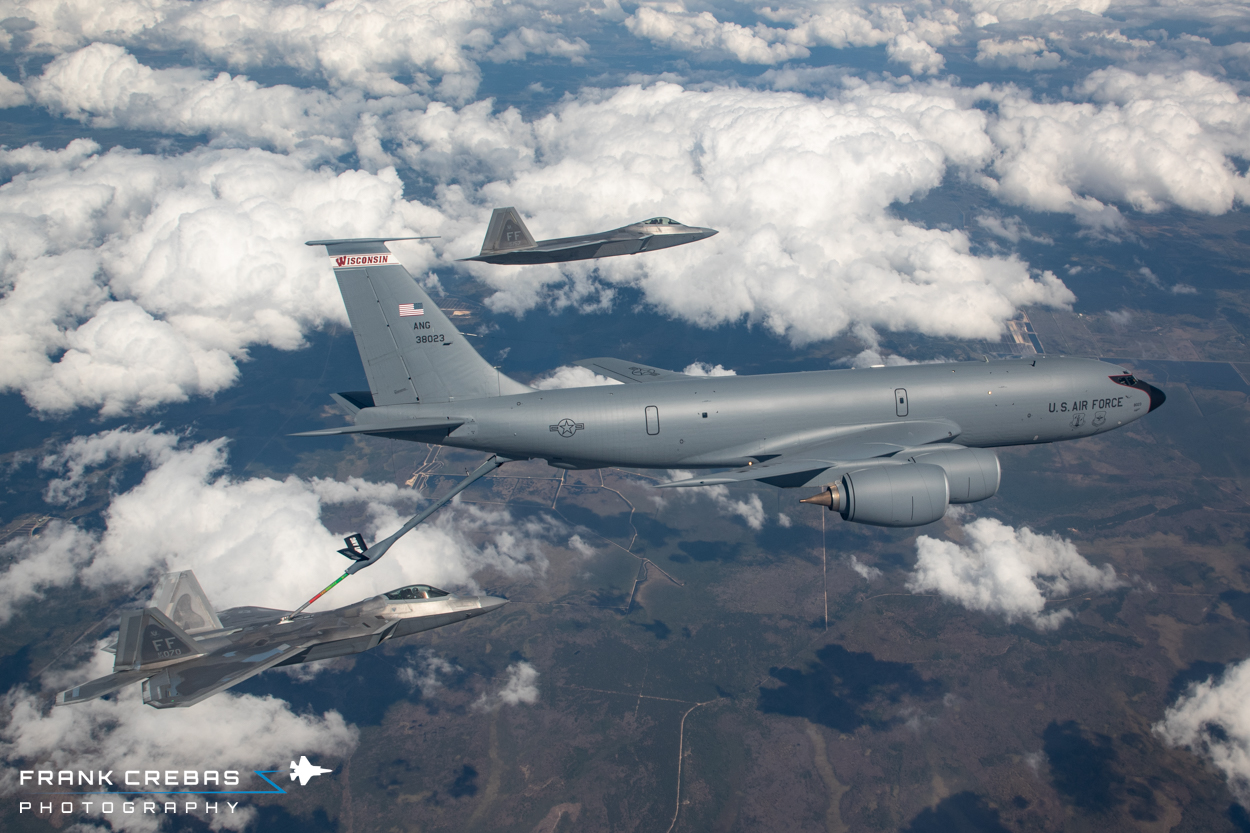 全長58センチ us air force トラッフー F-22 with drop tanks in transit to Kadena Air Base, Japan, from