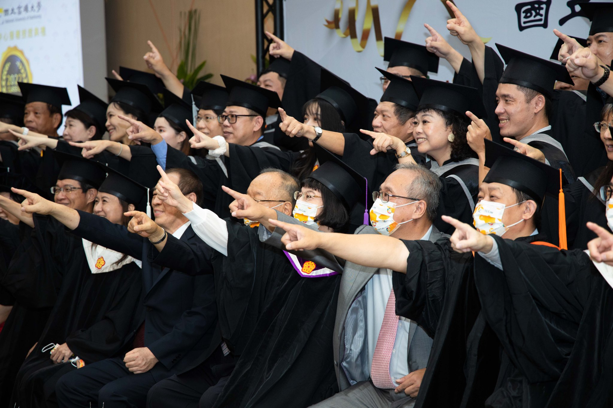 國立高雄大學 EMBA - 2022年6月11日舉辦的畢業典禮照片"終於"來了😍 就這幾張一定看不夠 來來來~...