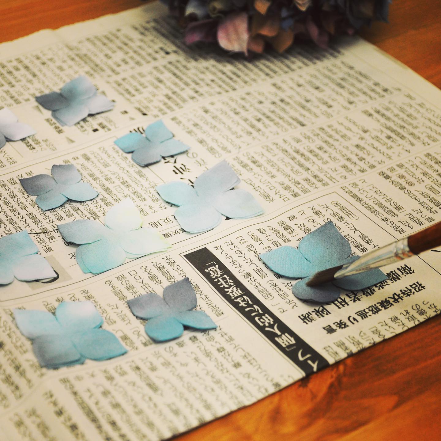 花．簇 - 🌸 為了讓大家更了解「染布花工藝」究竟是甚麼東西 我將會不定期地介紹一下製作過程、材料和工具等資訊... | Facebook