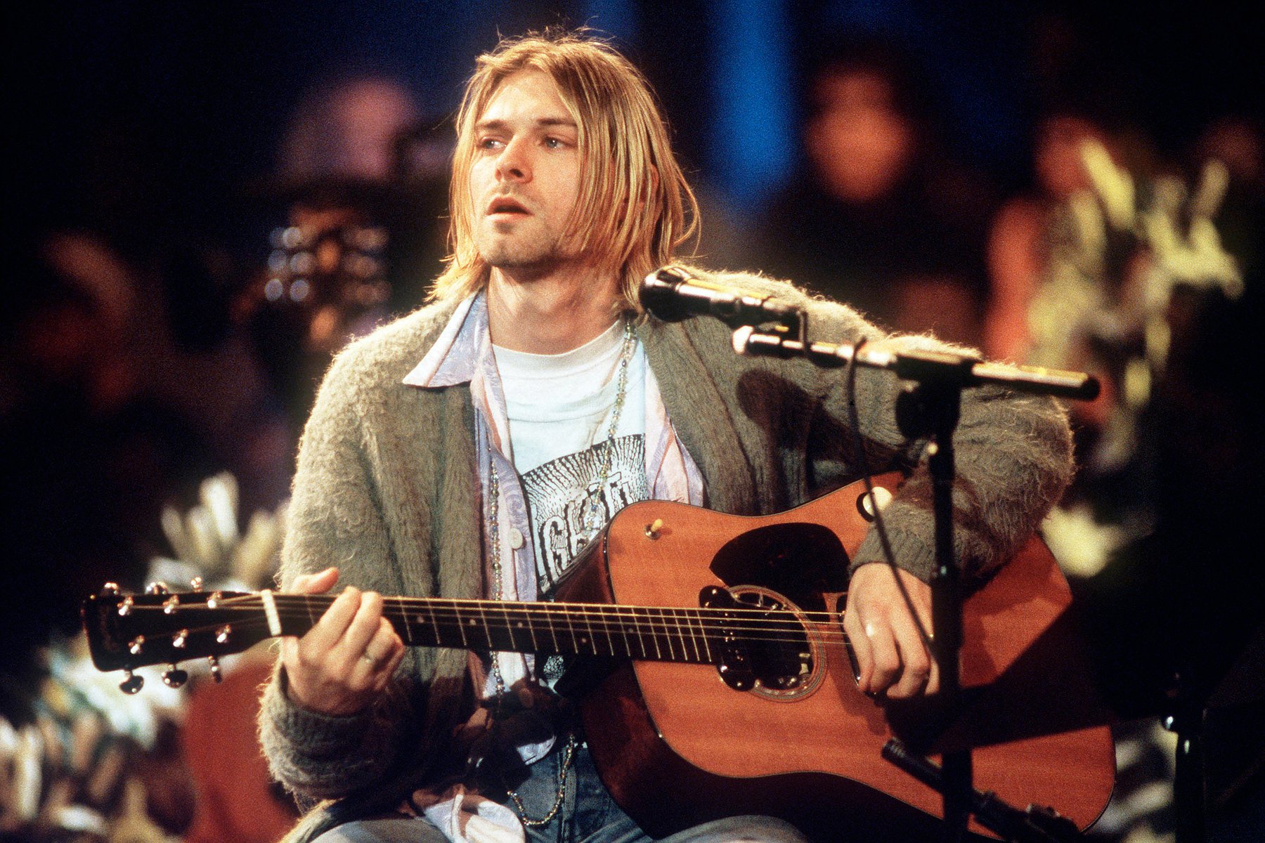 ✨️The Green Cardigan That Became a Legend✨ In November 1993 