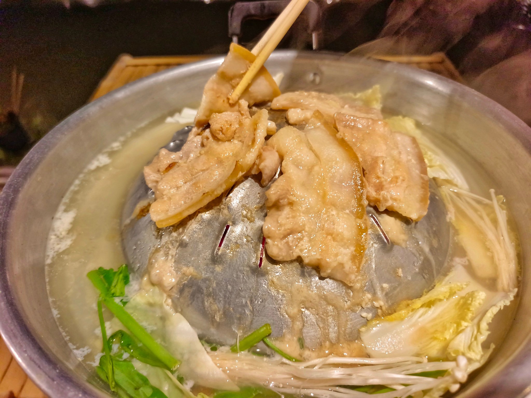 Sumrerng - เน้นโปรตีน ไม่เน้นวิตามิน ...555 🐖🍖🥘 หน้าหนาวแล้ว มาย่างหมู ...