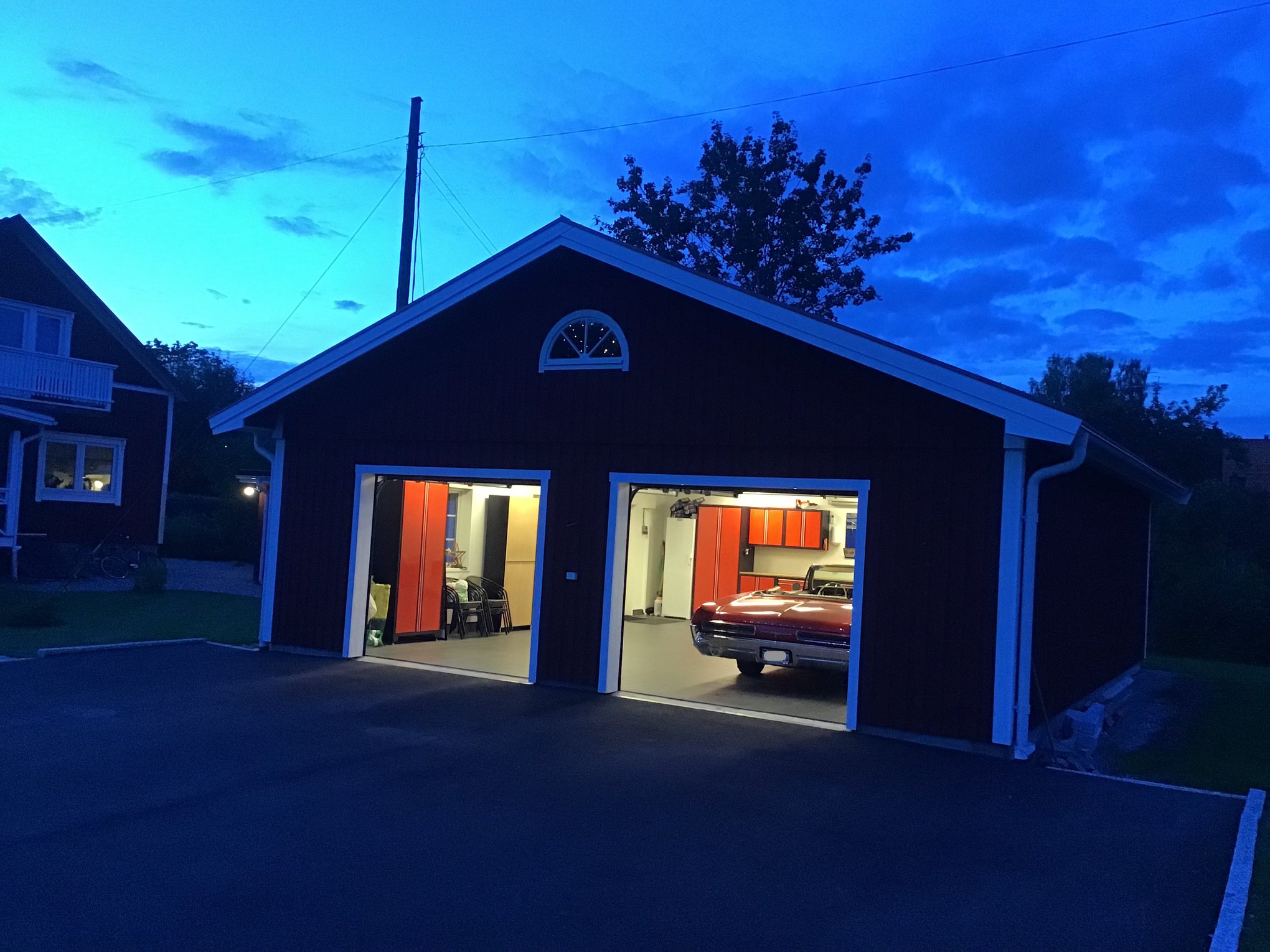 Tomtens garage? Rött dubbelgarage,... - Mellby Home - Garage