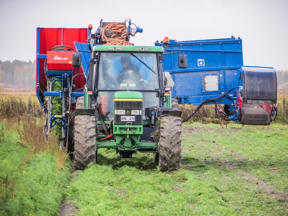 One row bunker machine with a 3 tons... - PGS Equipment Ltd.