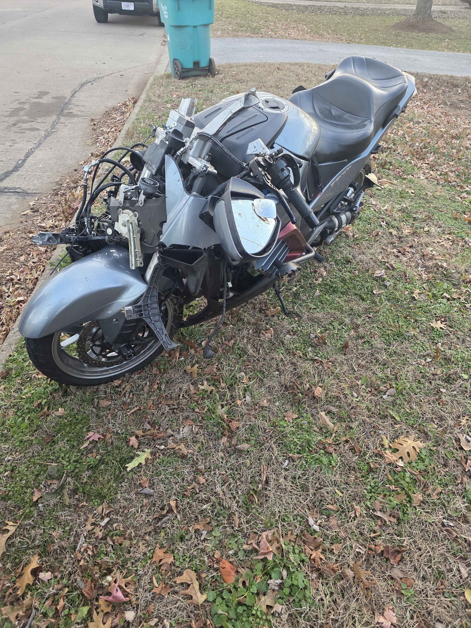 Kawasaki 1400GTR wrecked parts for sale, including engine and