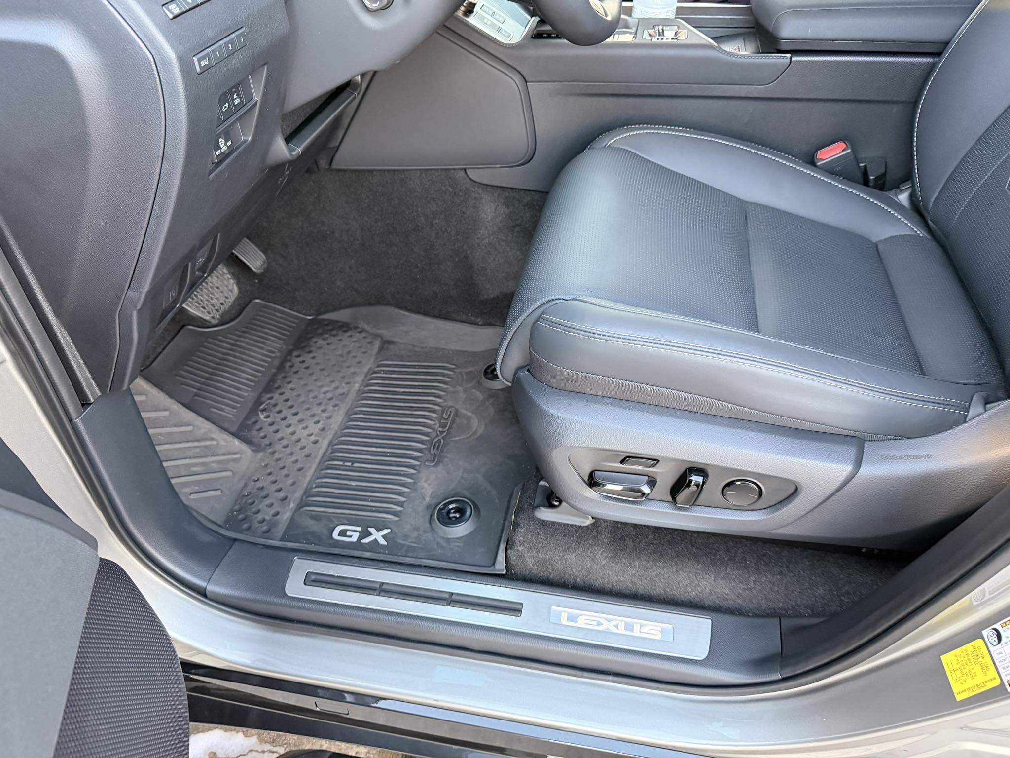 WeatherTech All-Weather Floor Mats For Mercedes X166 B – 1st & 2nd Row – Black Rubber Liners