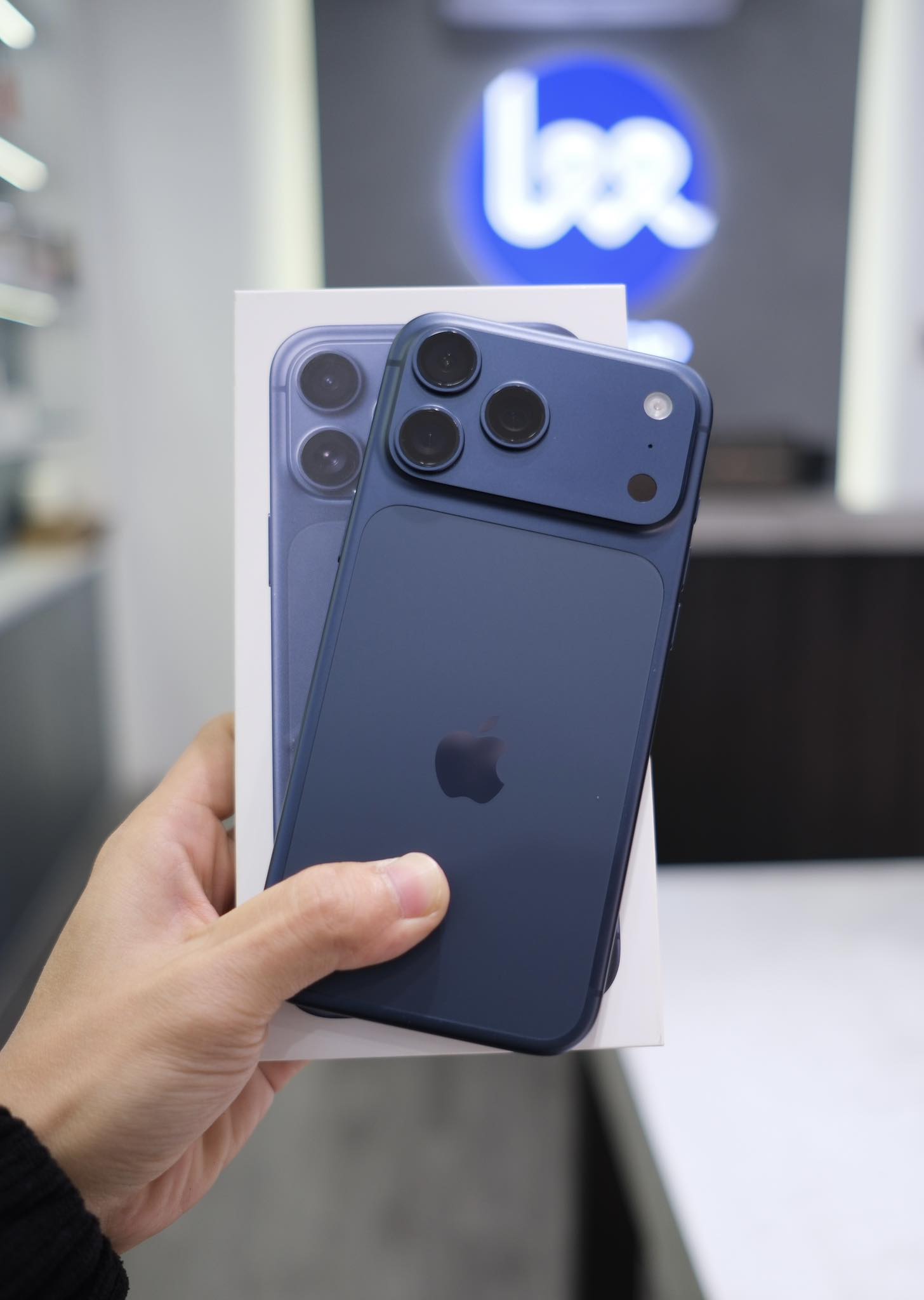Hữu Thành - 🔥 Lại có hàng hot anh chị em nhanh tay 😻 🍎 iPhone 17 Pro ...