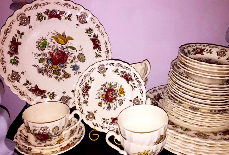 Vintage English Alfred Meakin Bourbon Lily china colors