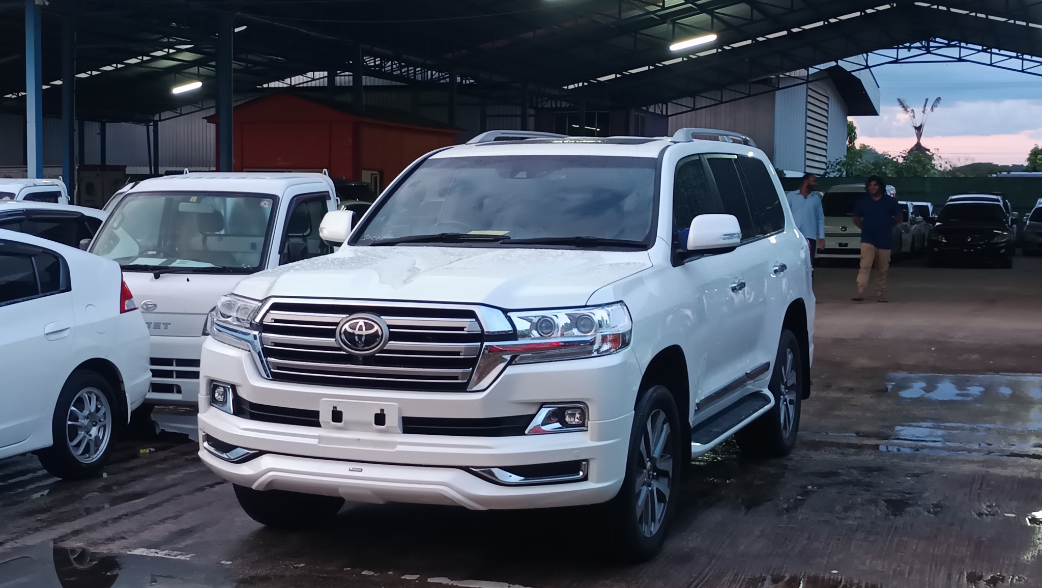 たら。 LAND CRUISER ZX FULL OPTIONS MODEL 2016
