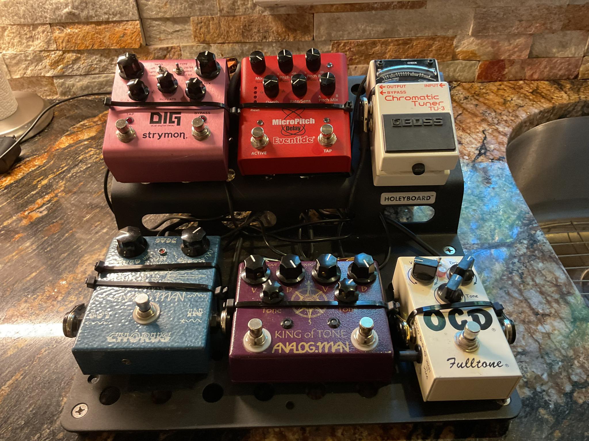 Pedalboard setup with Strymon and Fulltone pedals