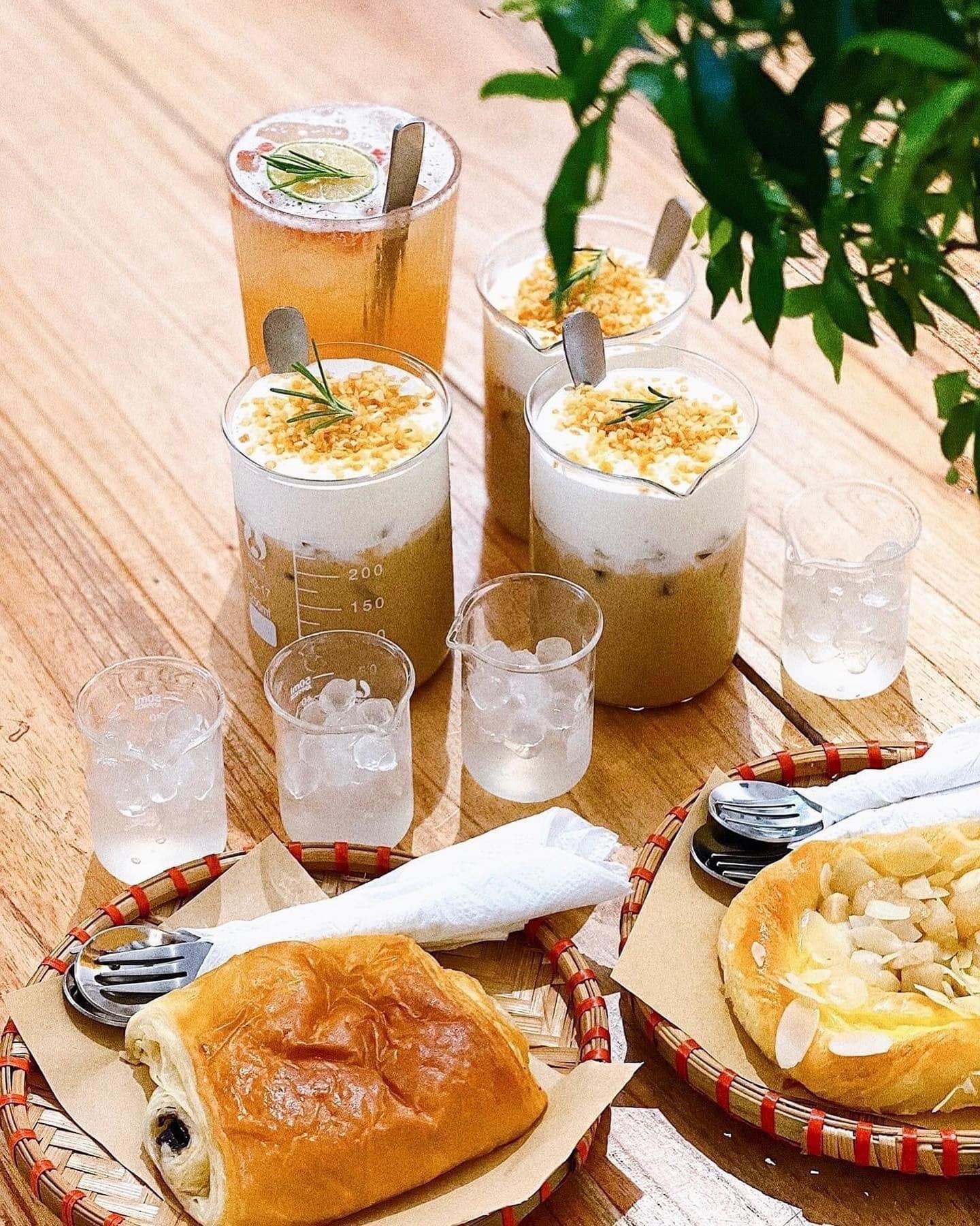 /Cafe kem dừa/ “Sử dụng kem dừa... - MeCha Tea and Coffee