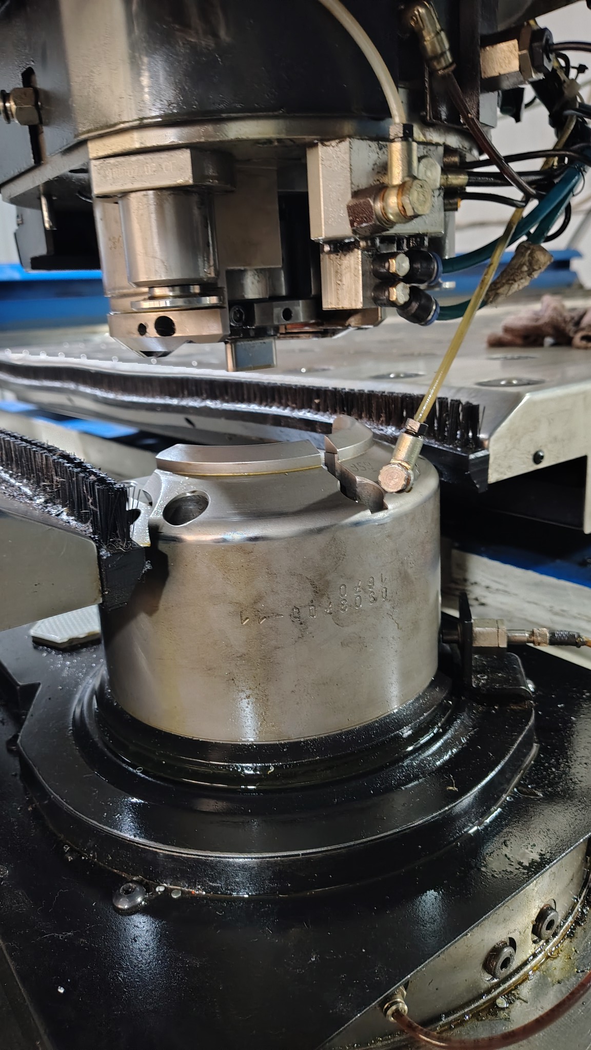 Hello I can't remove the punch tool from the punching head