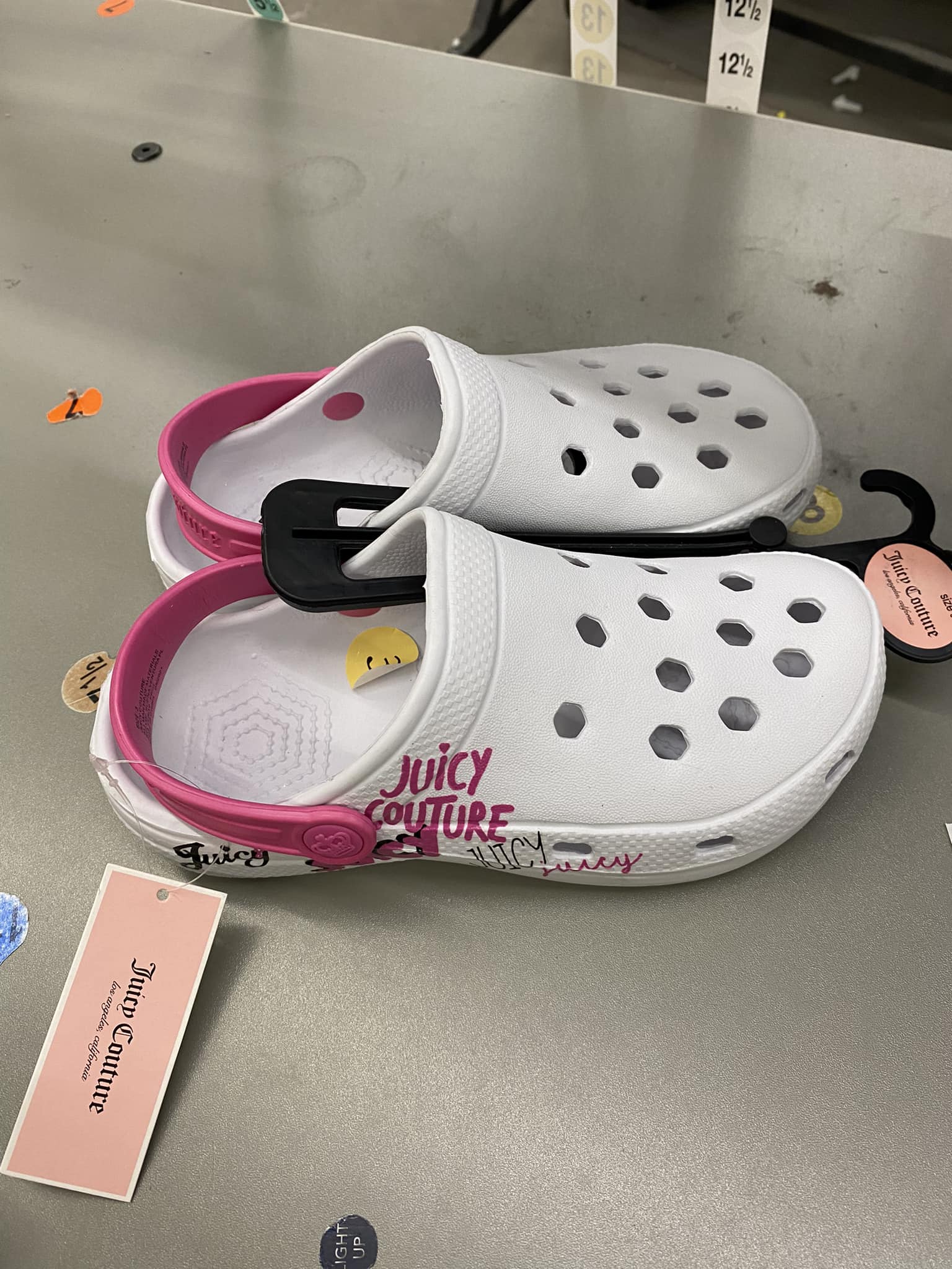 Do they still sell the pink glitter crocs and the all black spirit 