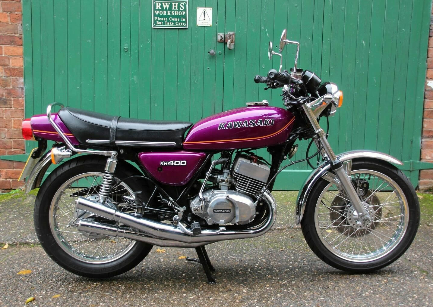 1979 Kawasaki KH400 with gold mags and Allspeed pipes - I do like