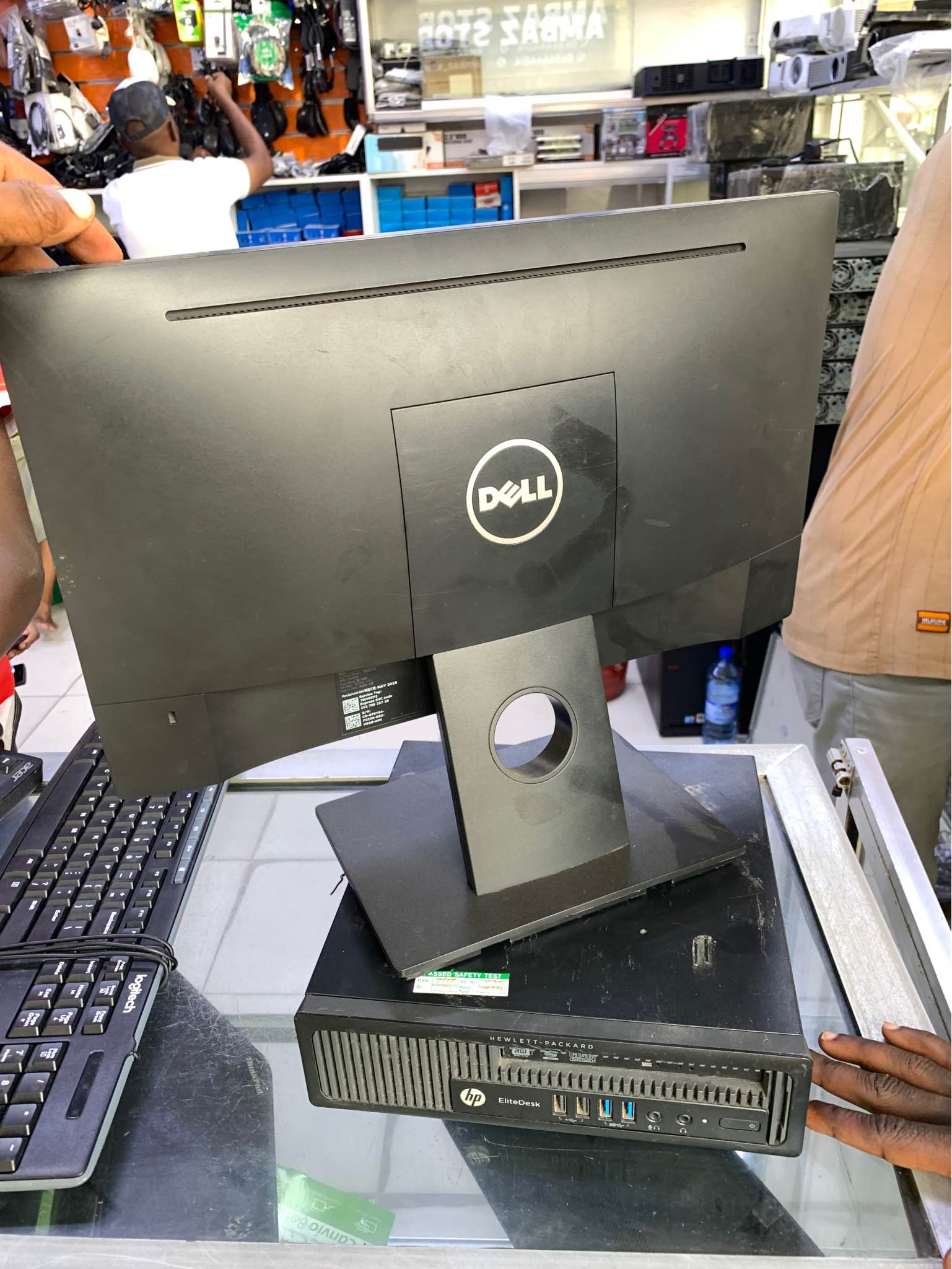 Desktop HP na DELL Pomoja na monitor complete keyboard na mouse