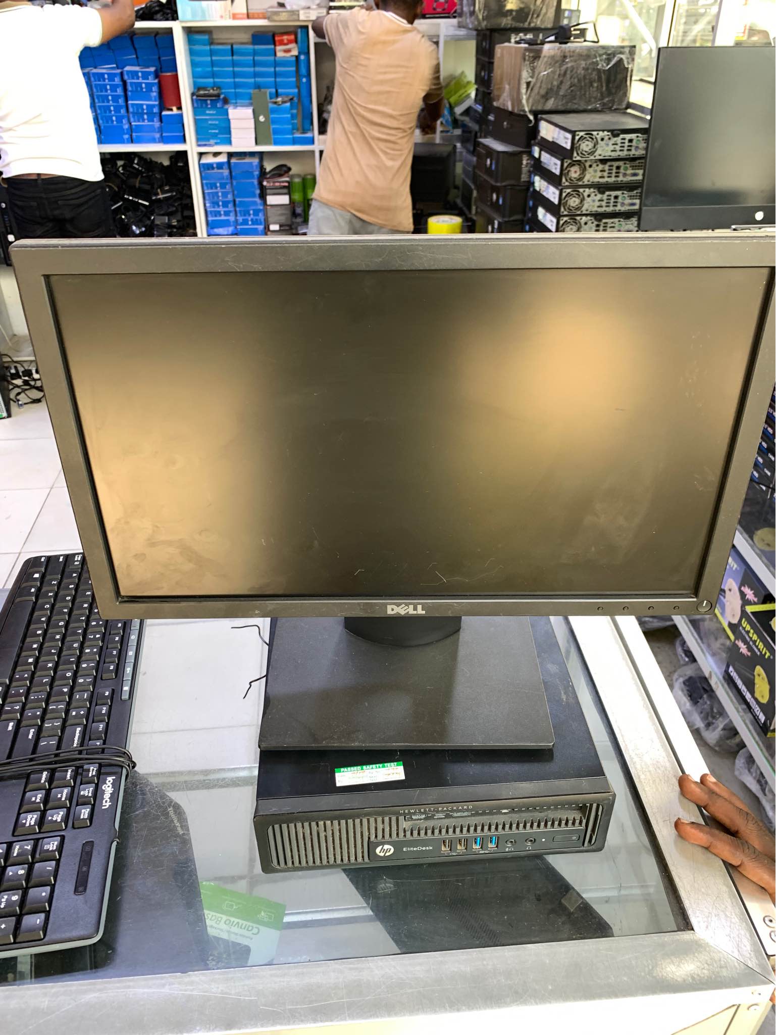 Desktop HP na DELL Pomoja na monitor complete keyboard na mouse