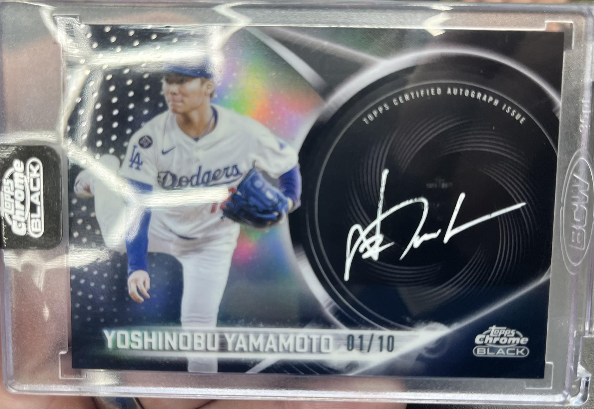 Pulled insane Yoshinobu Yamamoto autograph card from chrome box