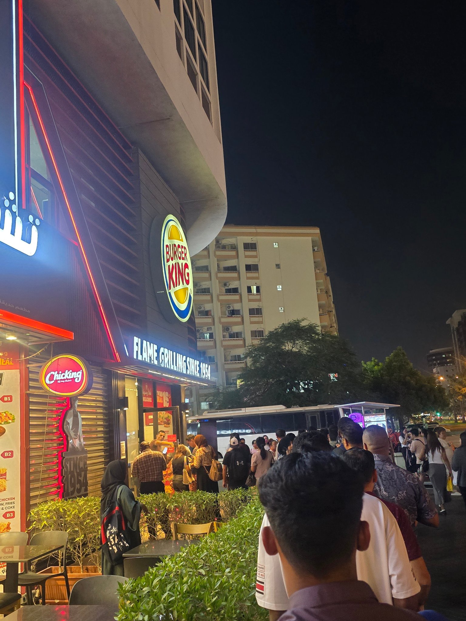 FOOD TRIP UAE | Tonight's dinner for RIGGA people - BURGER KING | Facebook