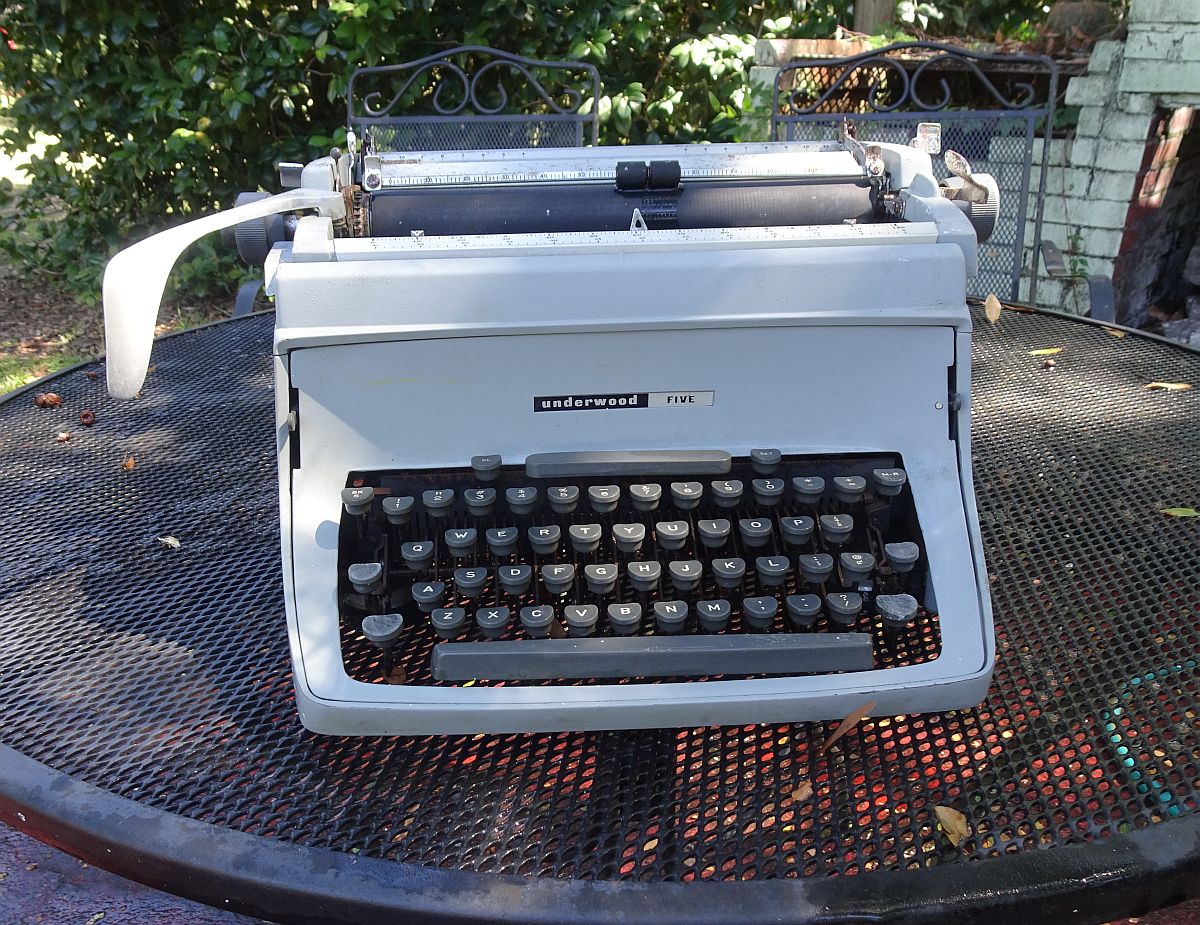 Restoring an Underwood Touch-Master 5 typewriter from 1962