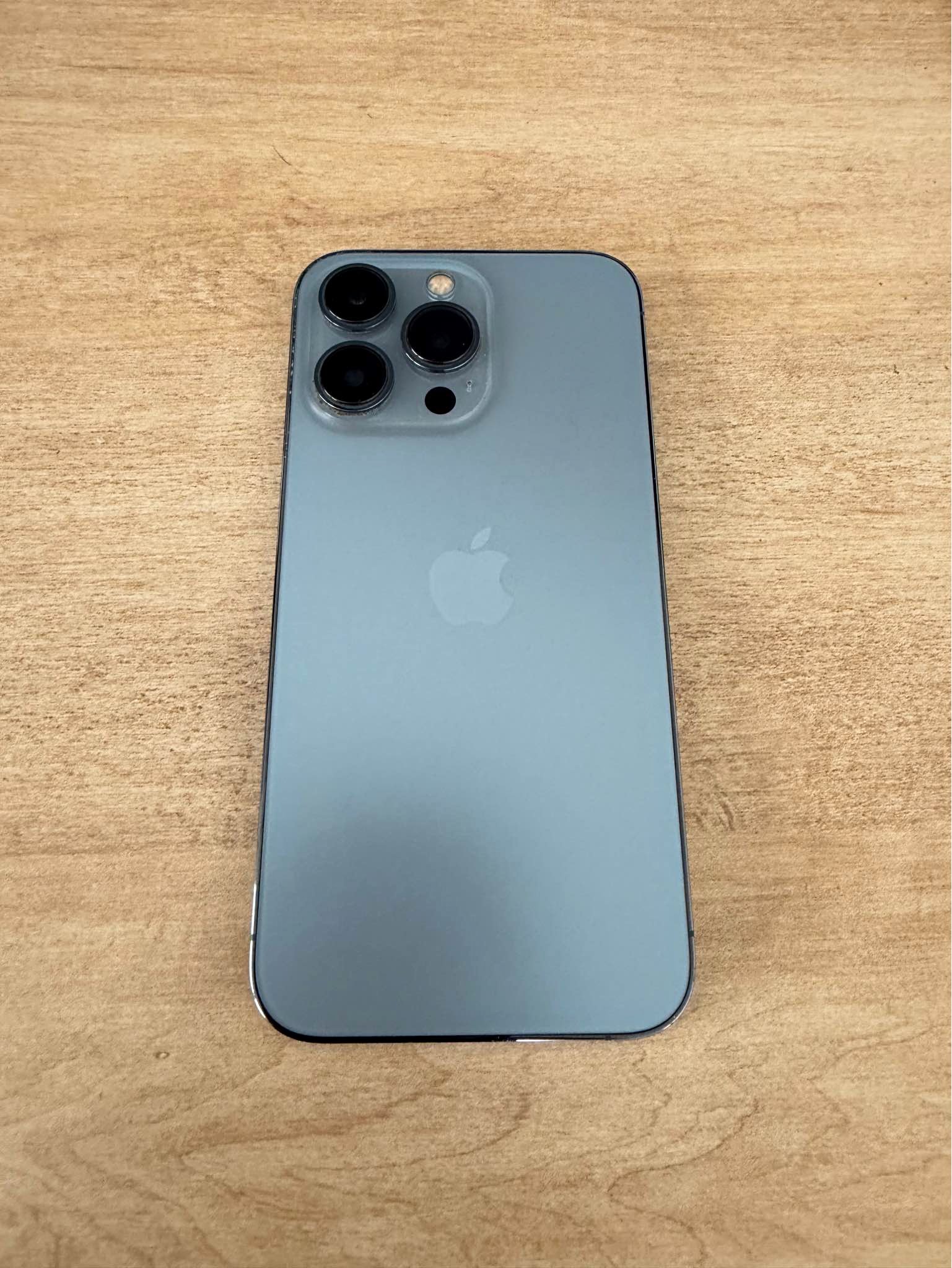 iPhone 13 Pro UNLOCKED + 92% battery 256gb like new - Cell Phones 