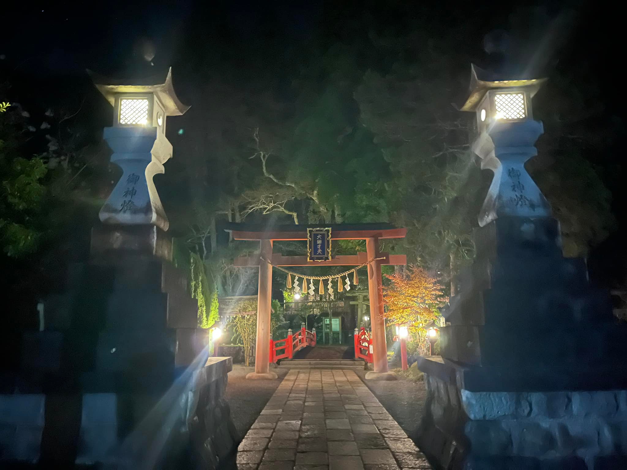 異世界神社5 紅葉?の天河大弁財天社 17時でこれ、山の中は暮れるのが 