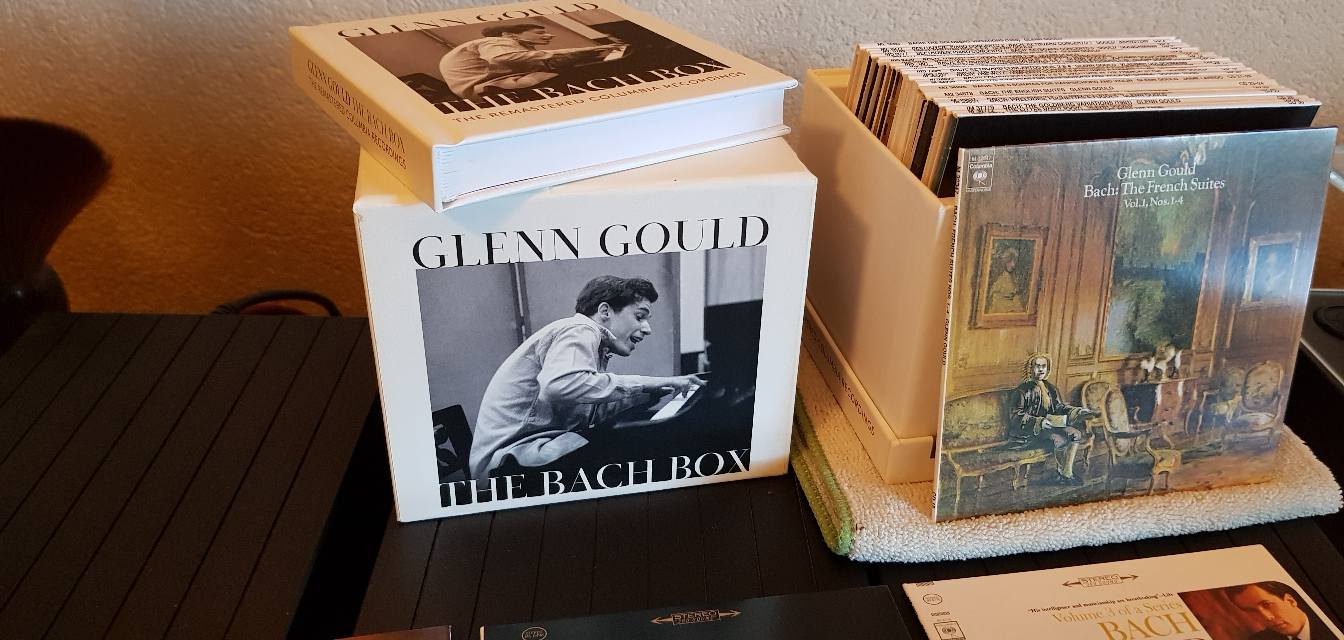 Some Bach/Glenn Gould in the evening. TE weceem ك PDUE GLENN 