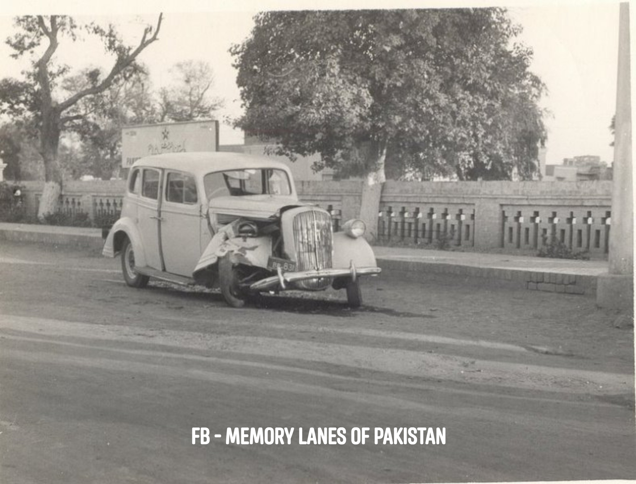Memory - ملتان 1960s ایک 1939 ماڈل مورس گاڑی ابدالی روڈ پر ایکسیڈنٹ کے ...