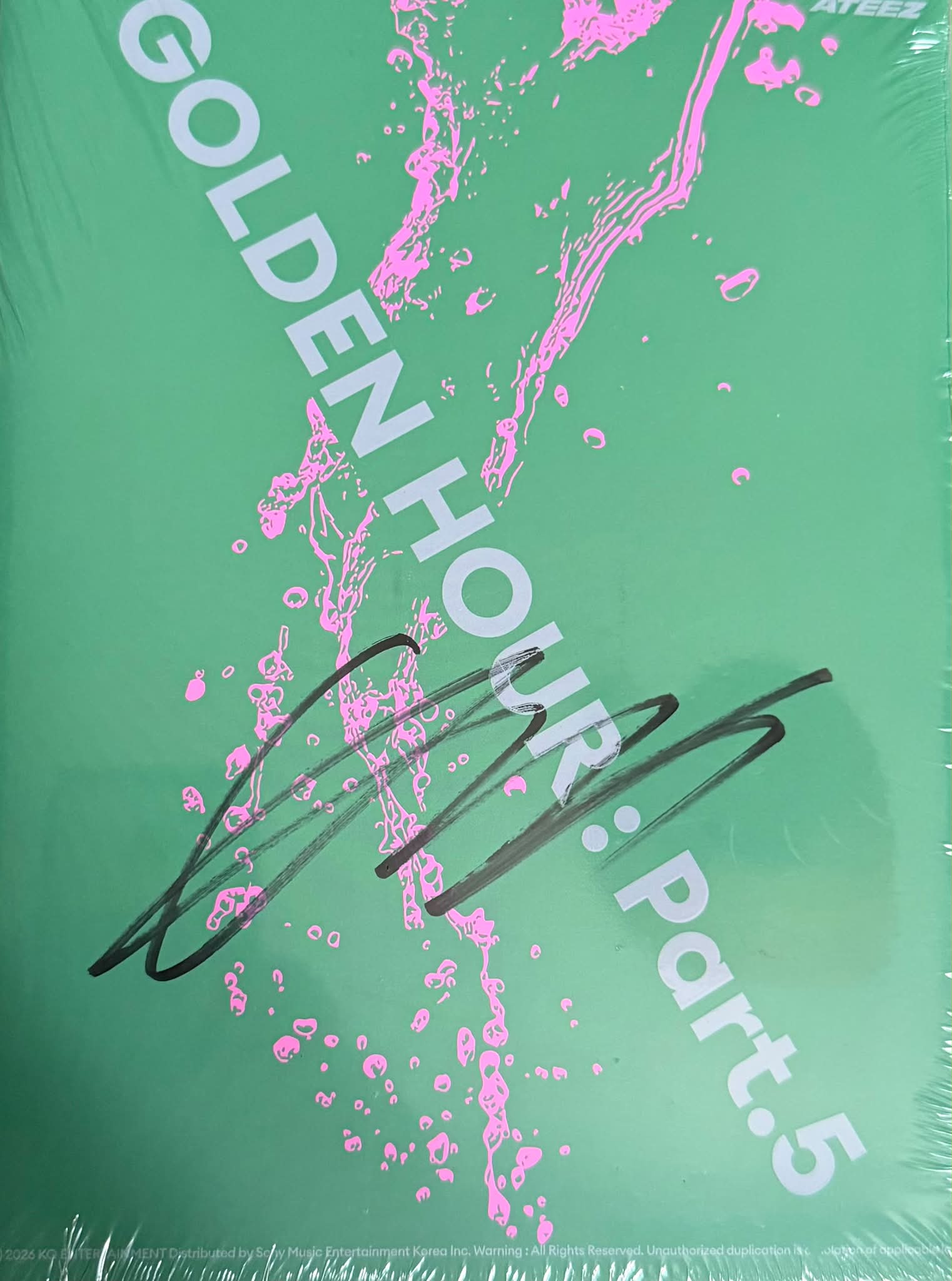 ATEEZ signed album with possible Yeosang signature