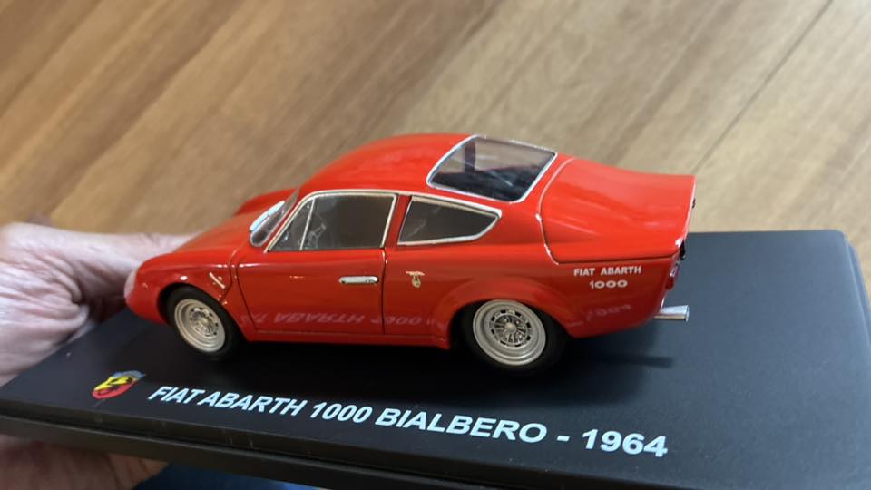 イタリアより到着 1/24のアバルト1000ビアルベーロの後期型 これは
