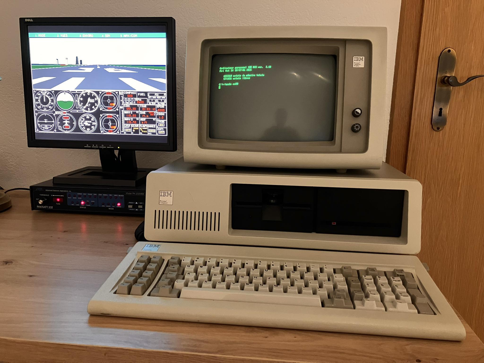 IBM PC 5150 vs Macintosh Plus in 1994 science fair