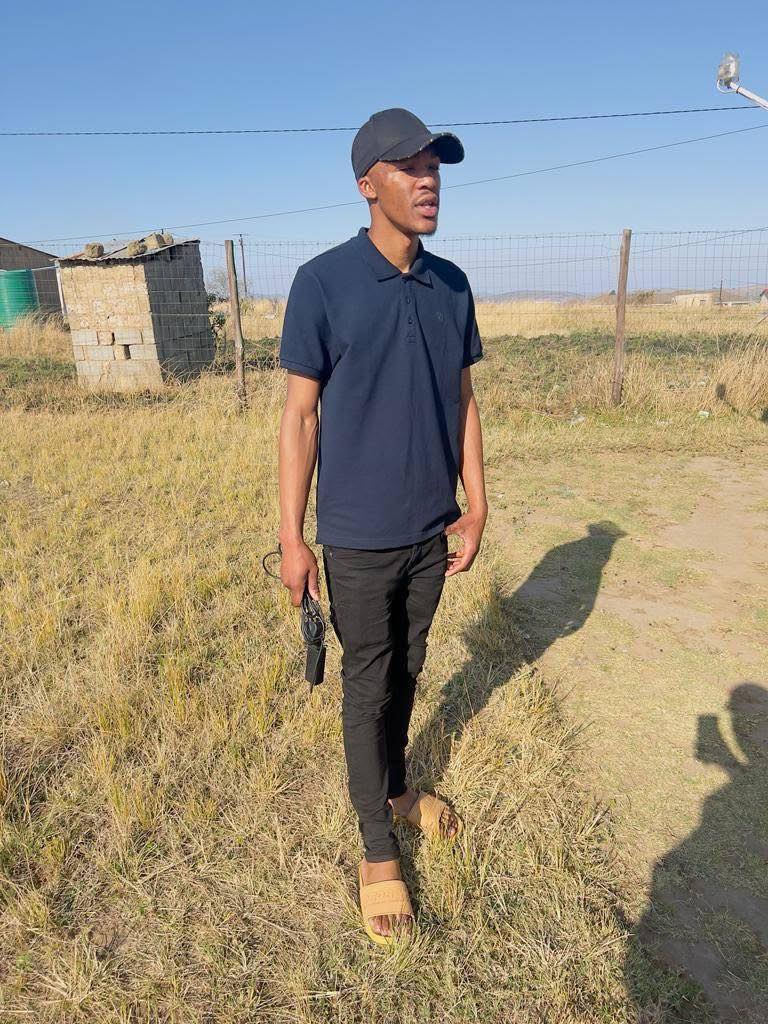 Yenziwe - Kahle kahle sisi ukhona engimthandayo lana kuma Friends akho ...