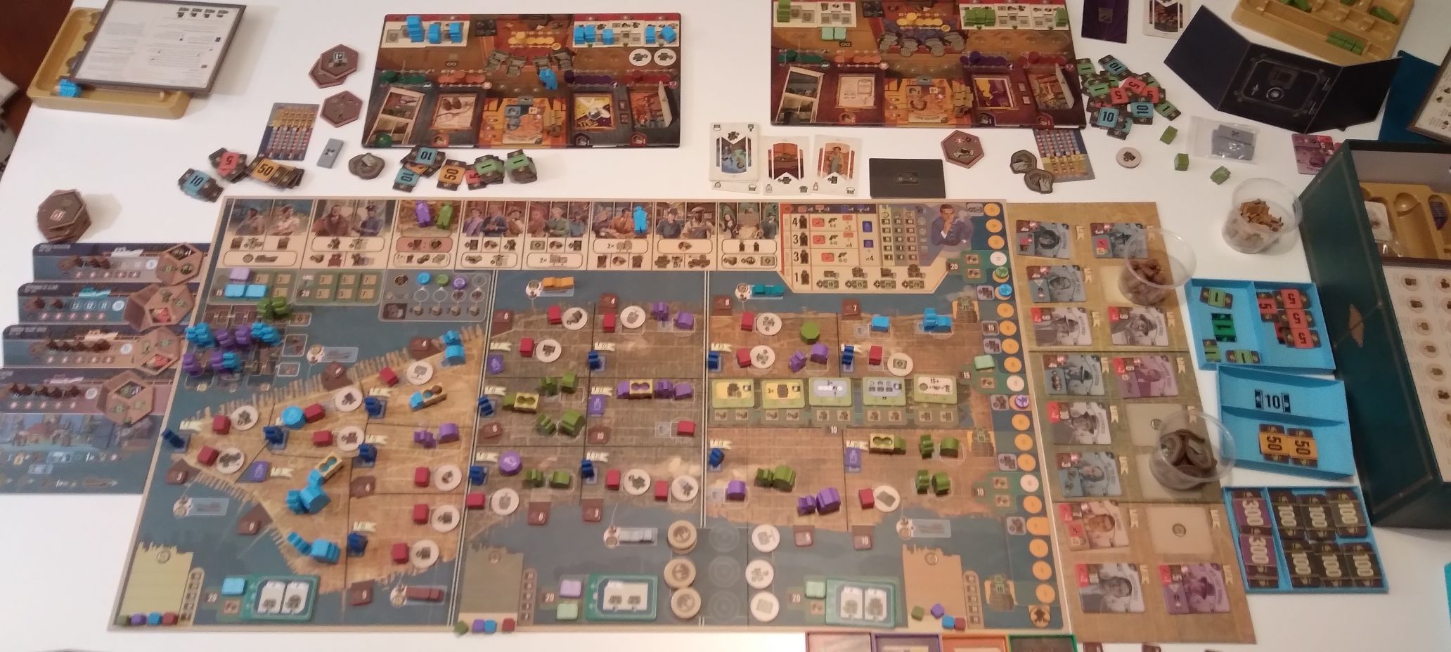 Learning to play Speakeasy board game