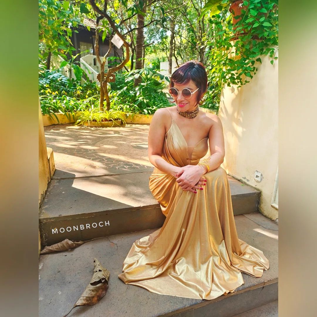 mouni roy gold dress Roy's Glitzy Backless Brings The Magic Of Golden Hour At Night Lehenga choli