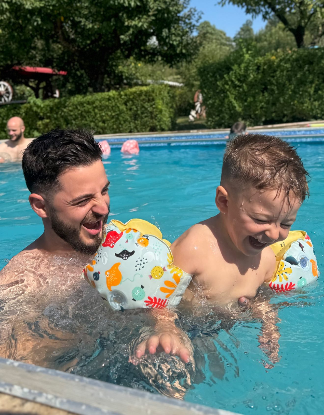 Flo' - Din această toamnă vrem să îl ducem pe Luca la înot. Îi place ...
