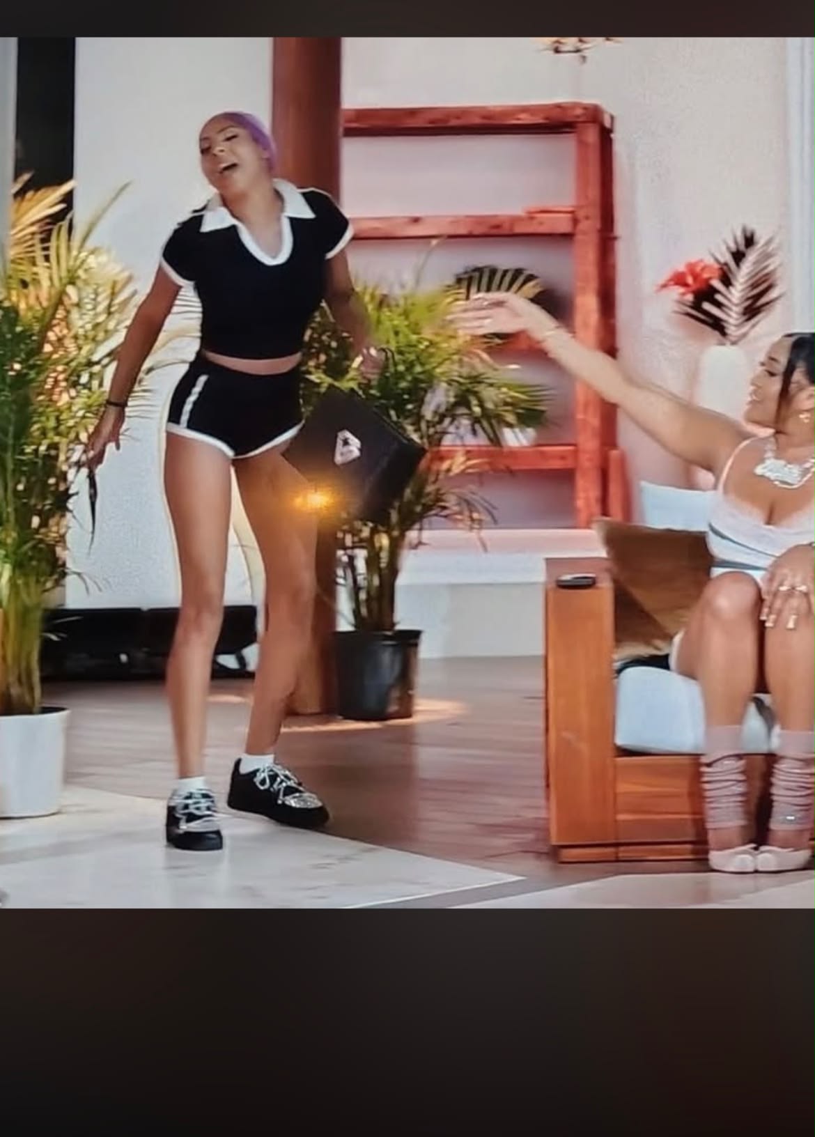 I was so proud of Mimi when she jumped Minks big azz😂😂House B