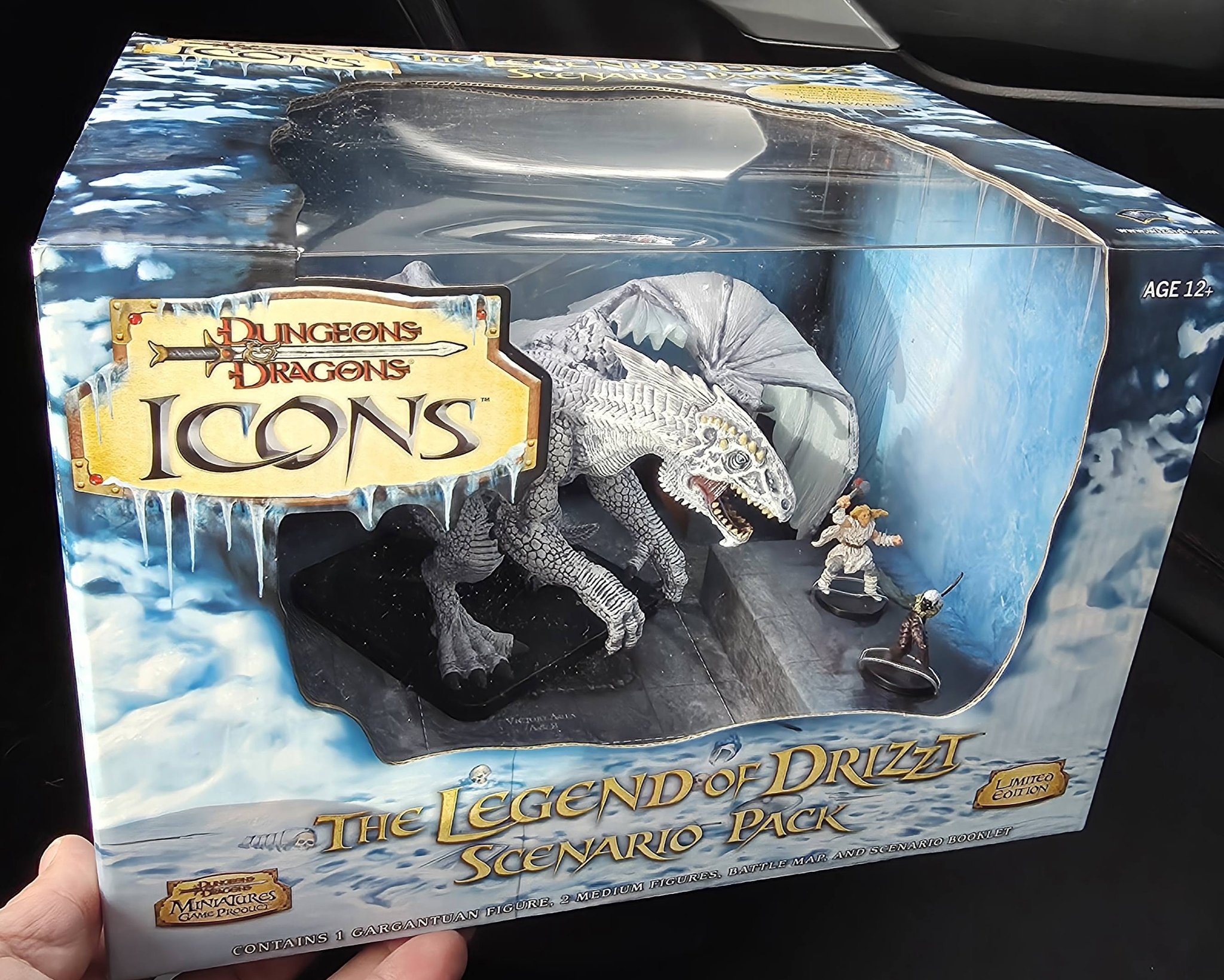 Finding Drizzt collectibles at a game store
