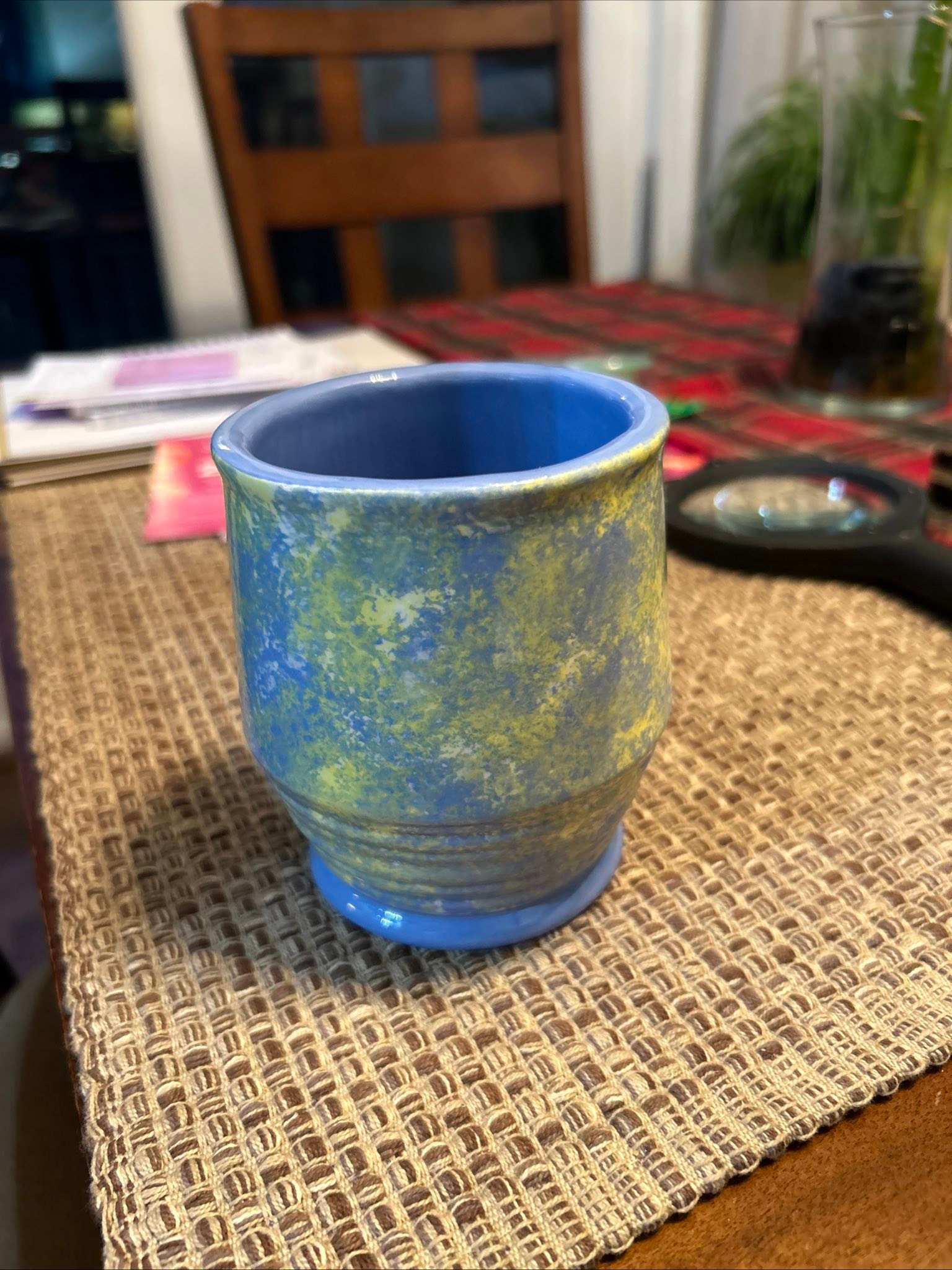 How to identify vintage ceramics?