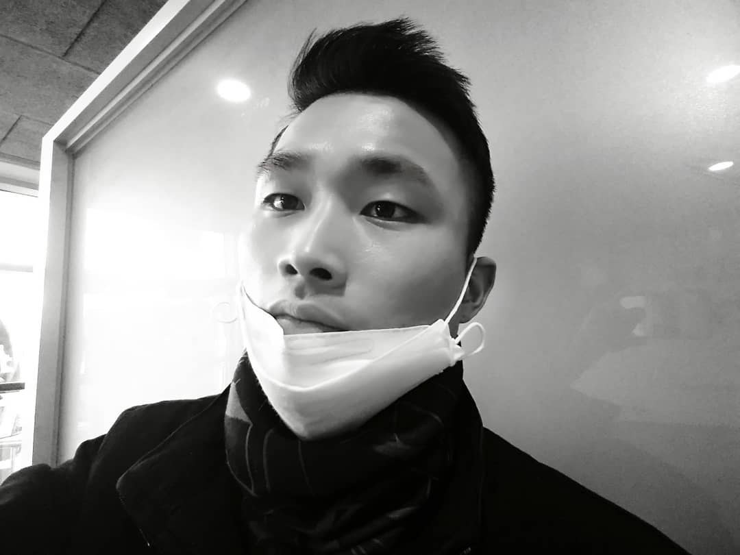민호 - 미세먼지를 피해피해 피신처가 회사 공장이라니.... 뭐 같은 날씨 ㅜ 맑고 깨끗한 날씨를 원해용 #일상 #소통 #직장인 ...