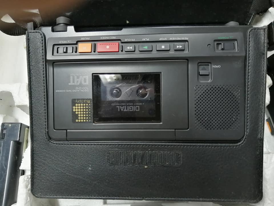 ポータブルのDATレコーダーTCD-D10（SONY）です 修理出来る人いません