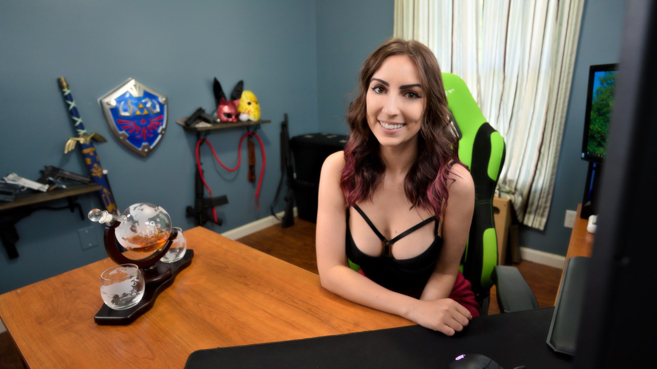 Emma Layne Live