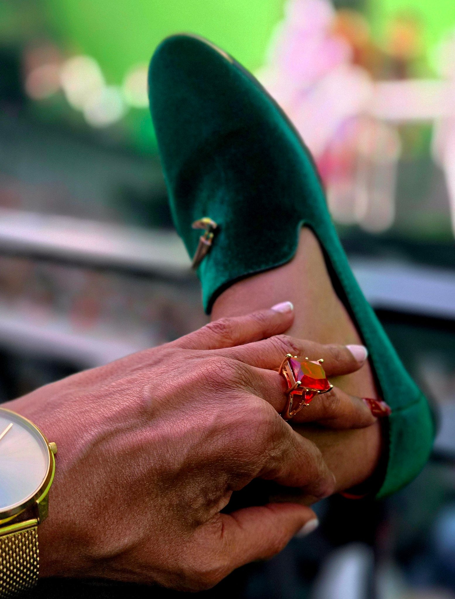 red nails green dress Ruby inspired by classic cinema Carnaval