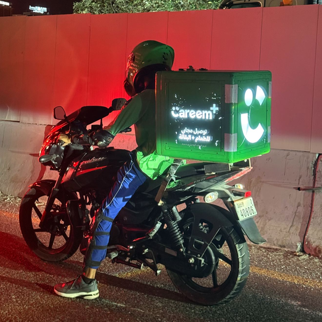 dubai motorcycle helmets DMD VINTAGE Petrolhead Helmet Helmets on. High-vis glowing. Protective
