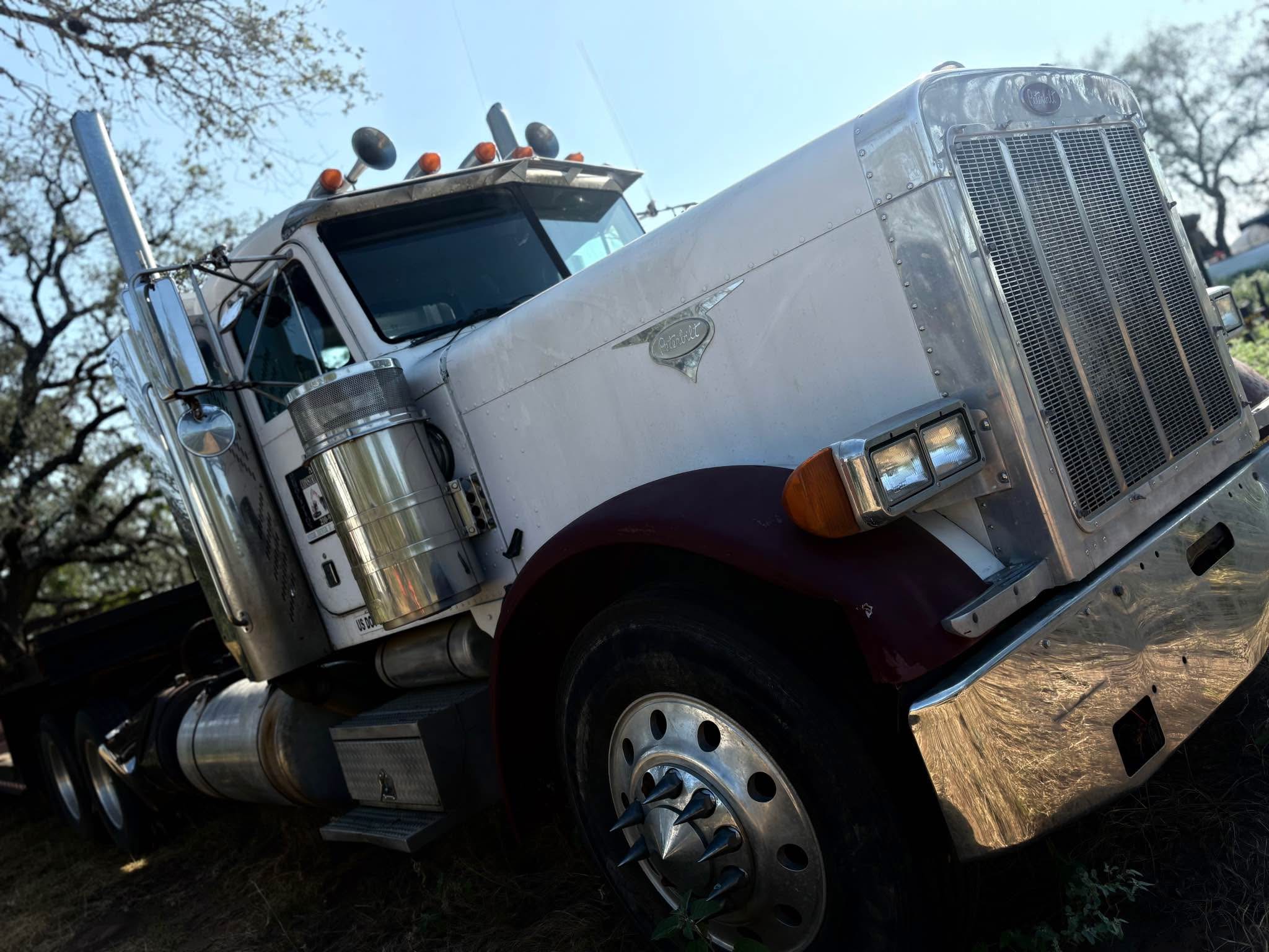 Peterbilt 379 WITH 35-ton trailer with ramps