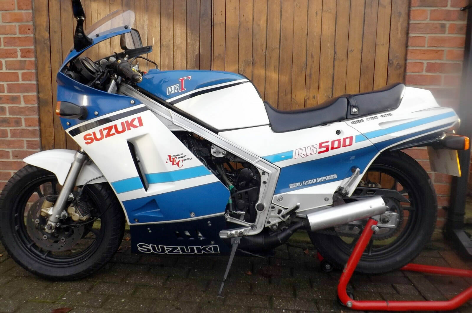 😲WOW! - Suzuki / Aprilia RG500 / RGV 570 Special. Can't describe
