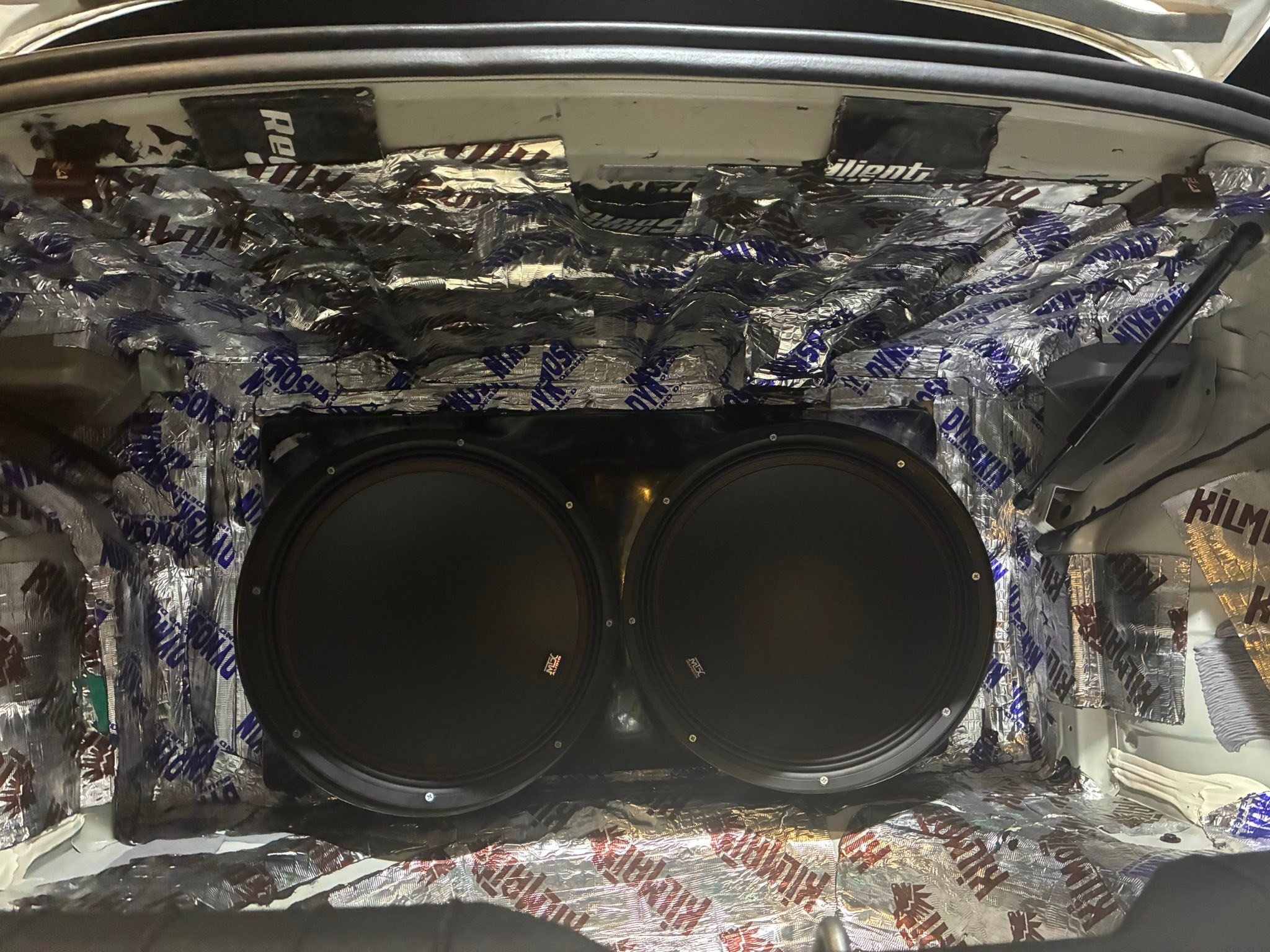 メタルマッスル　10個セット Sealing car baffle with 50mil dynoskin mat for better soundproofing