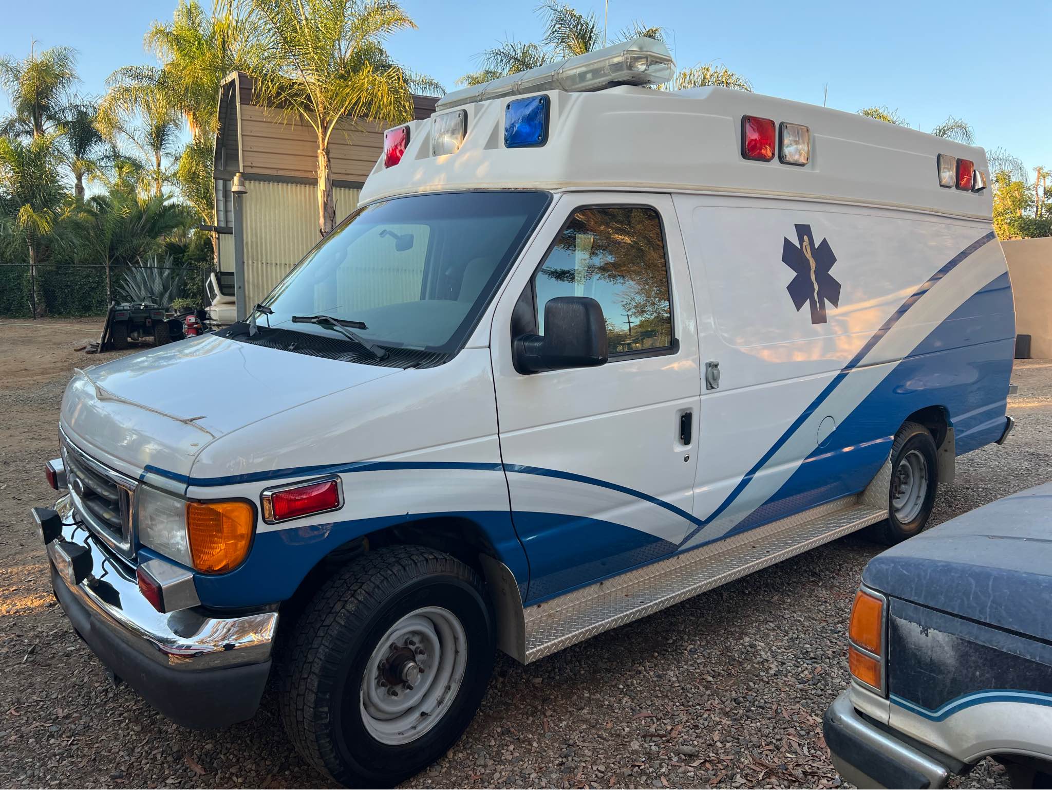 Ambulanza Code 3 Ford E-350 Kennedy Space Center &ndash; Modellino 1:64 Nuovo In Confezione