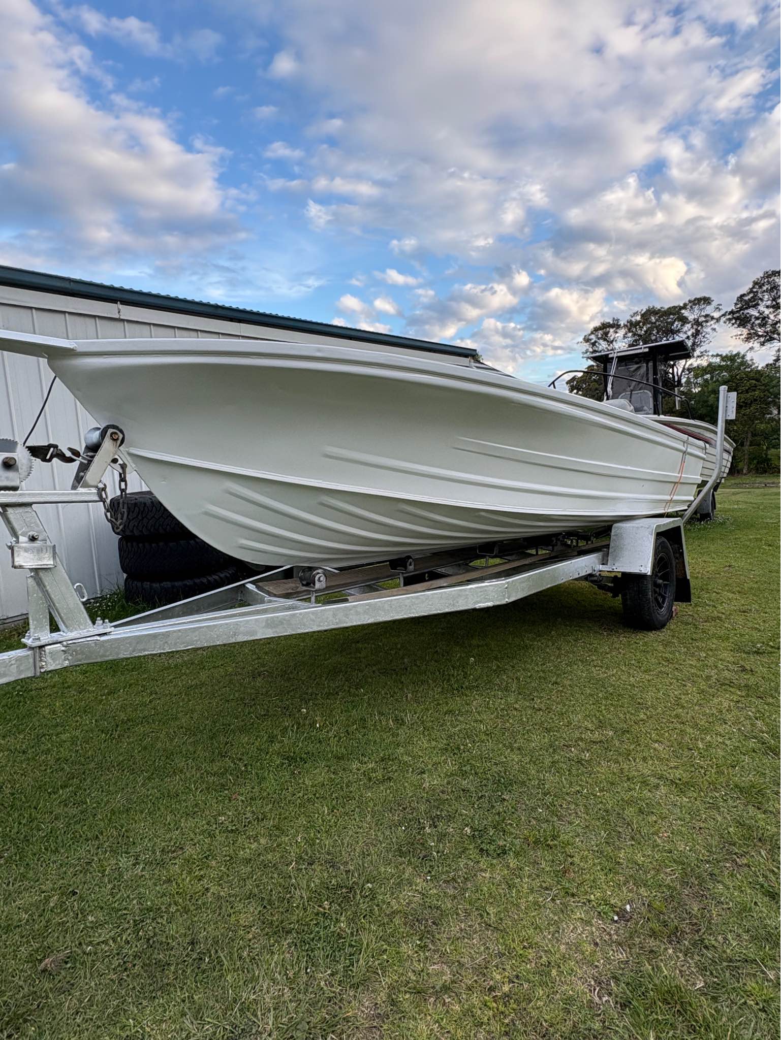 1990 Quintrex 4.5m aluminium runabout 40hp mariner bigfoot 4 stroke ...