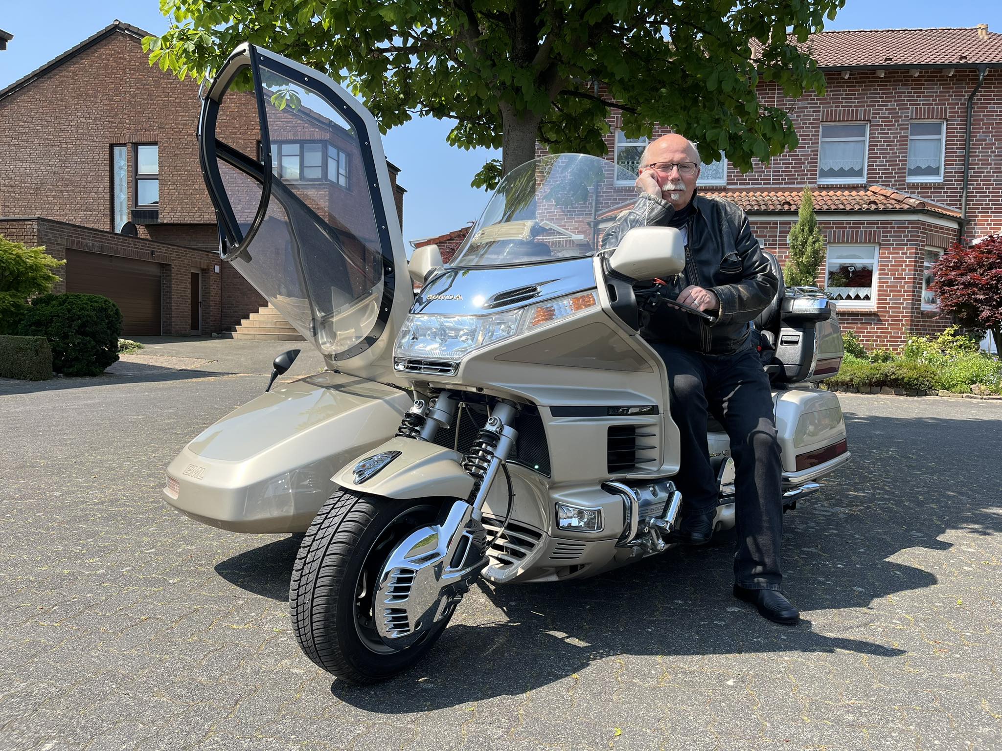 Old Goldwings Lifestyle | I love my Eml Sidebike, it is a “98 gl1500 ...