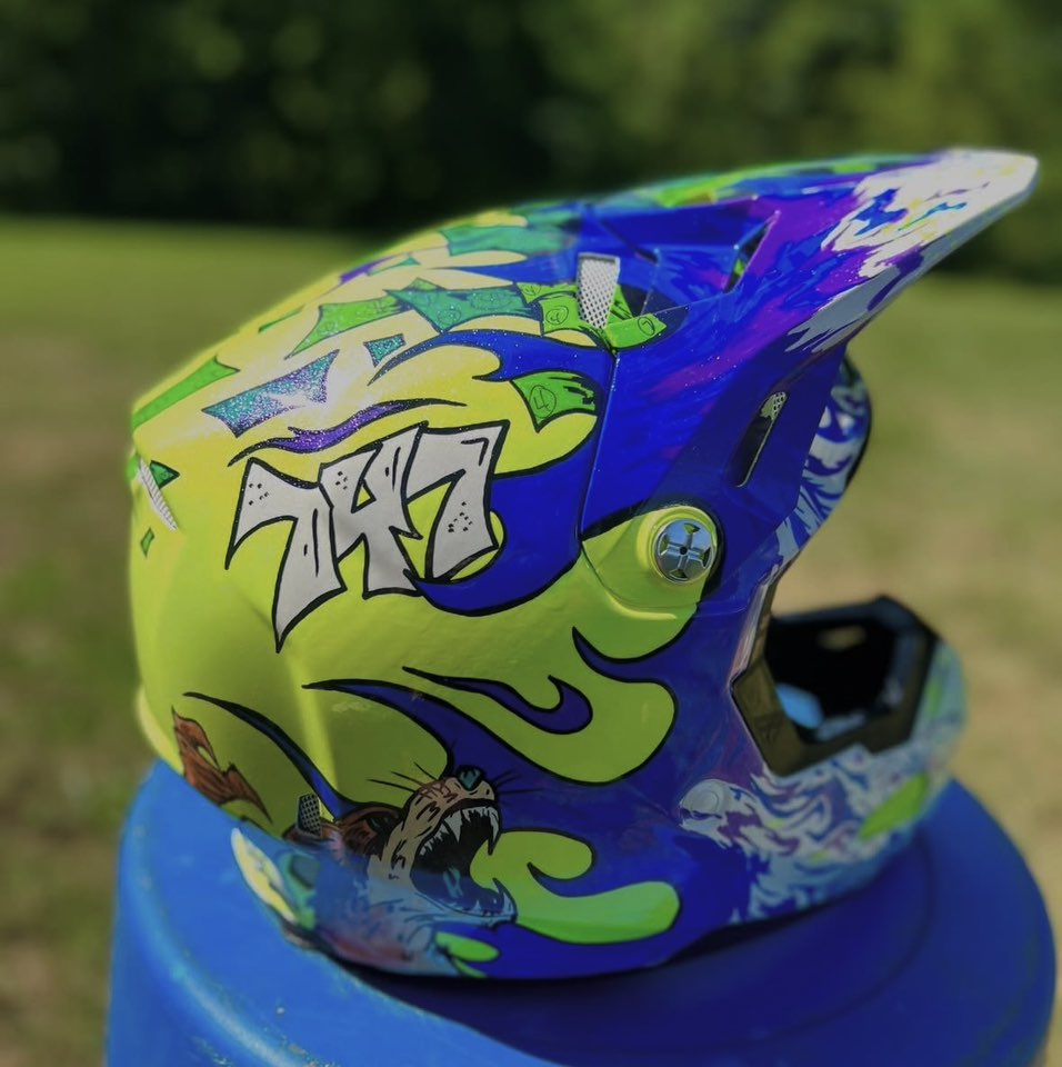 airbrushed dirt bike helmets Predator helmet Hot Pink Alien Custom Motorcycle Airbrush Helmet Skull  Custom Airbrush Helmet MX & Off Road helmets