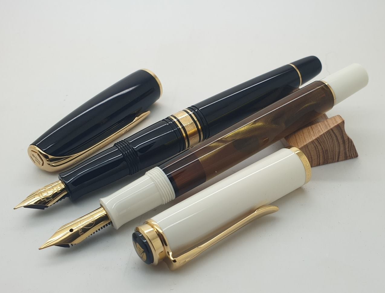 鋼筆工作室 Waterman 查理斯登18k F 百利金m200 金色大理石ef尖一組兩支 7800 Facebook