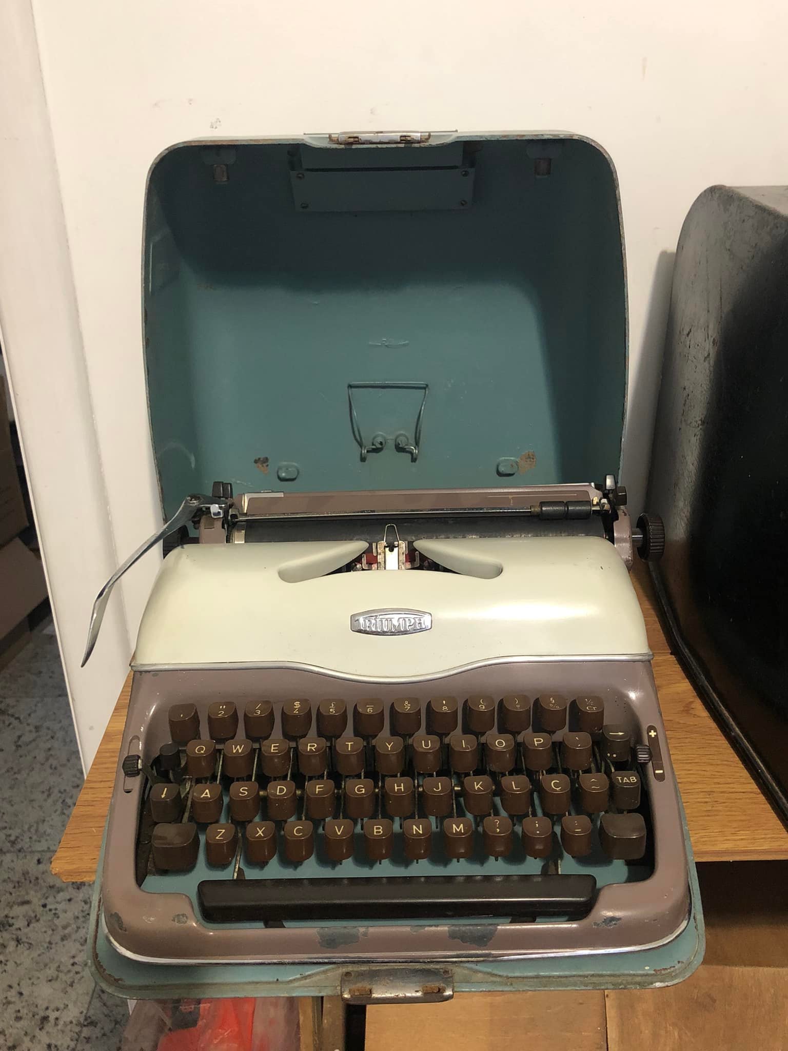 What is the history of the Triumph Gabriele 12 typewriter?
